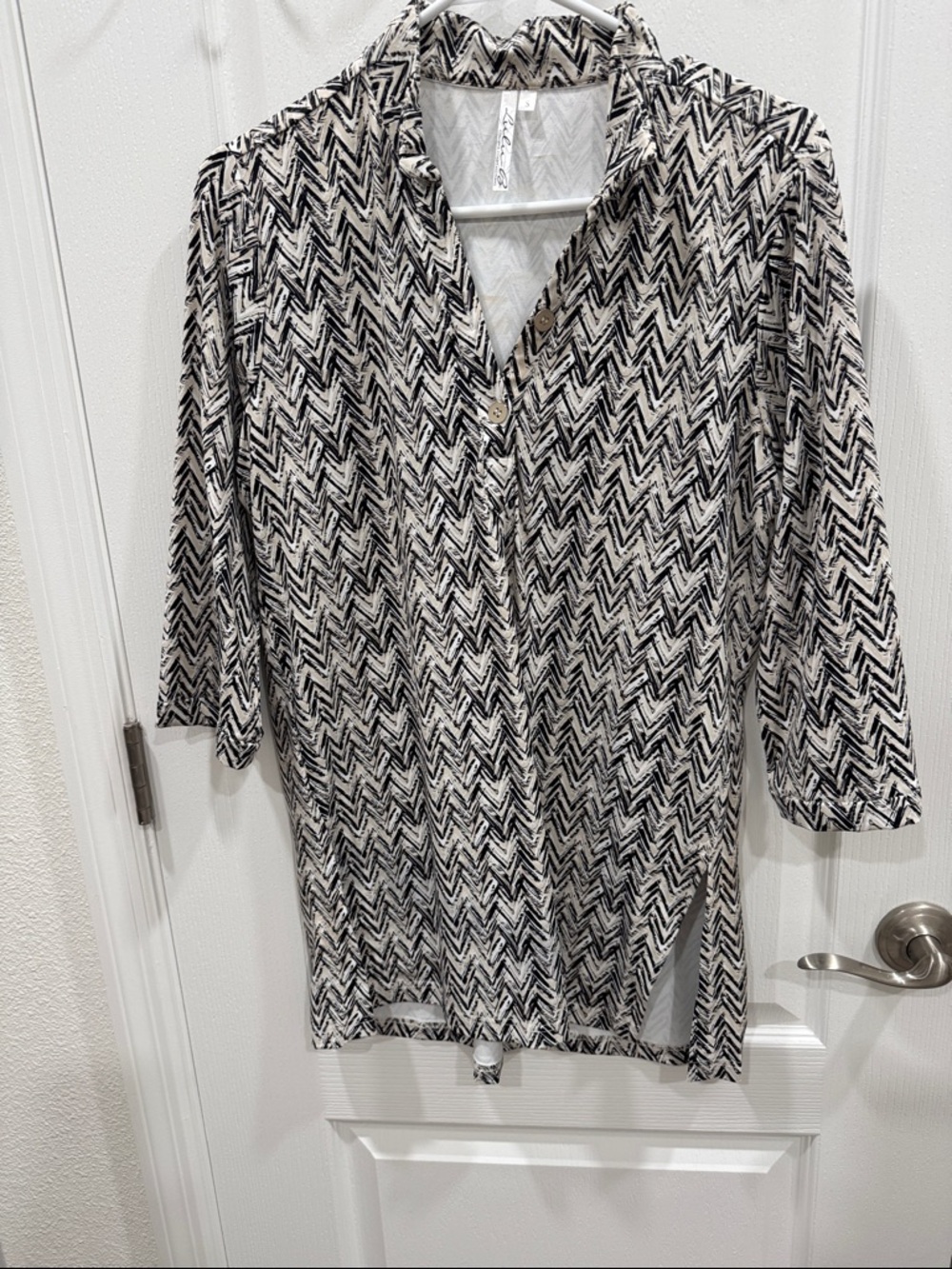 Lulu-B Black and White Zigzag Tunic Top
